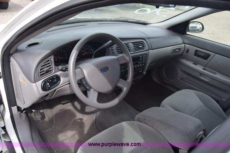 image for item L3767 2006 Ford Taurus SE