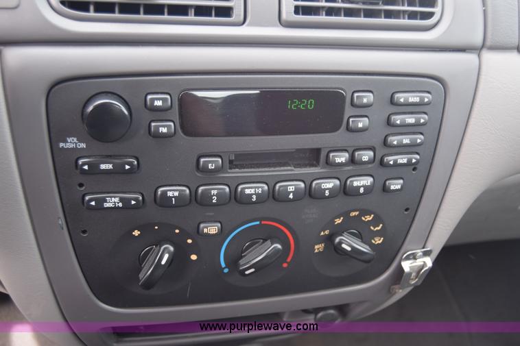 image for item L3767 2006 Ford Taurus SE