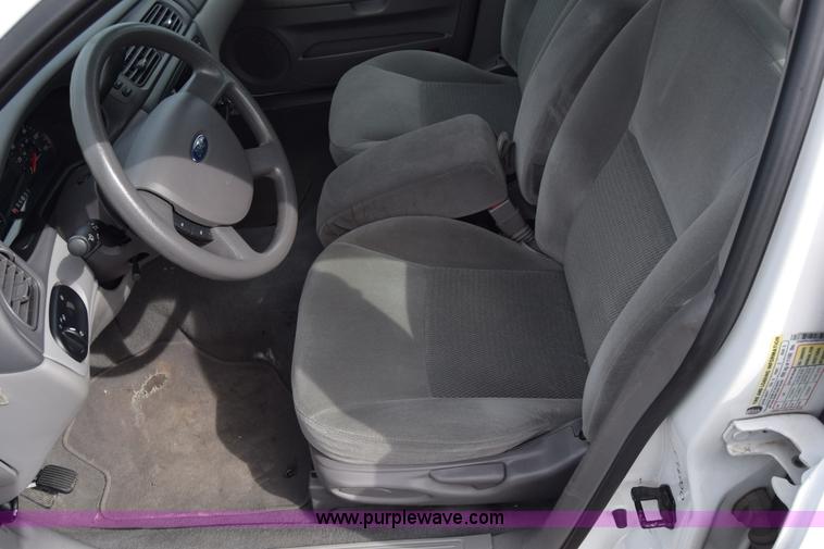 image for item L3767 2006 Ford Taurus SE