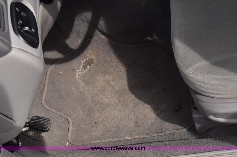 image for item L3767 2006 Ford Taurus SE