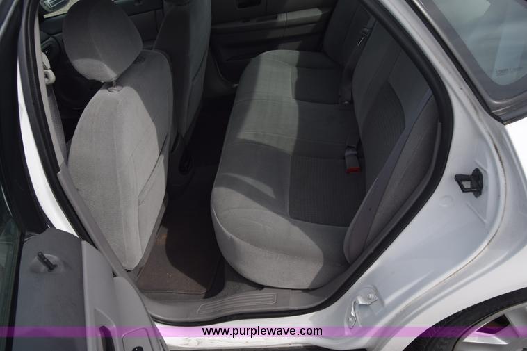 image for item L3767 2006 Ford Taurus SE