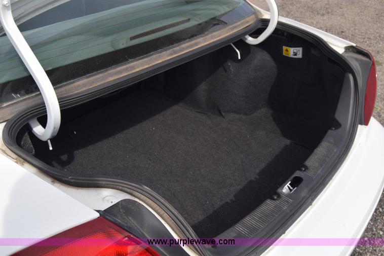 image for item L3767 2006 Ford Taurus SE