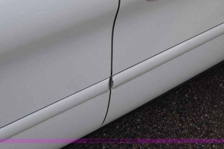 image for item L3767 2006 Ford Taurus SE