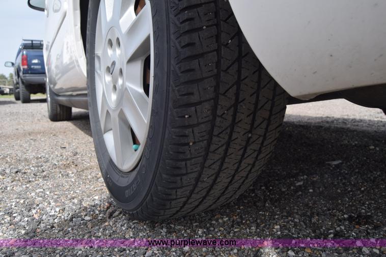 image for item L3767 2006 Ford Taurus SE