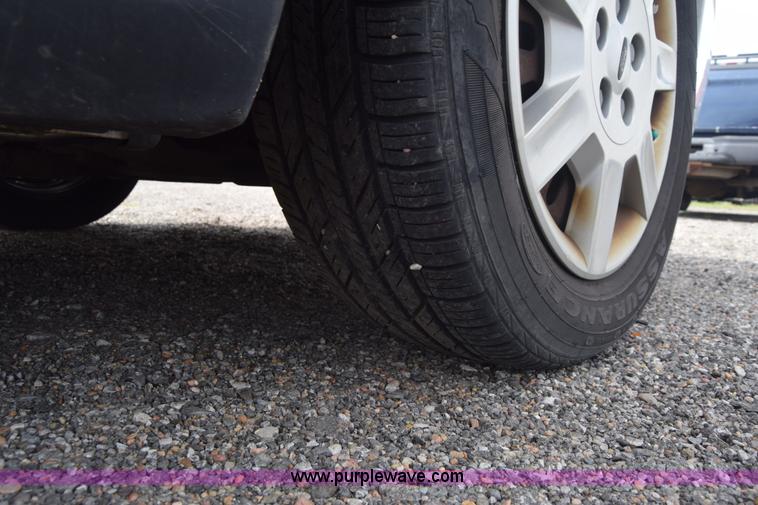 image for item L3767 2006 Ford Taurus SE