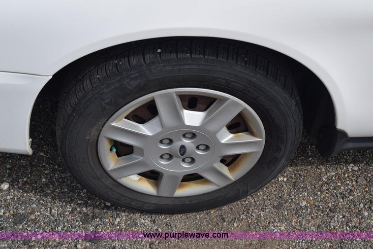 image for item L3767 2006 Ford Taurus SE