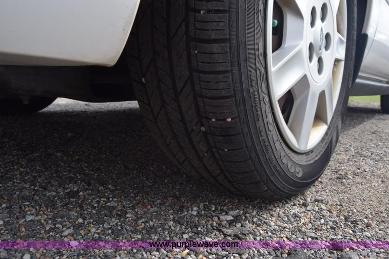 image for item L3767 2006 Ford Taurus SE