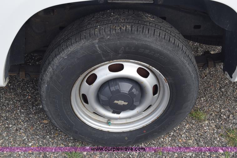 image for item L3768 2008 Chevrolet Colorado Ext. Cab pickup truck