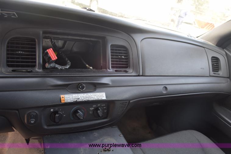 image for item L3770 2009 Ford Crown Victoria Police Interceptor