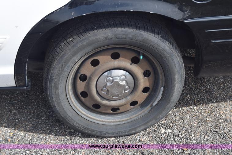 image for item L3770 2009 Ford Crown Victoria Police Interceptor