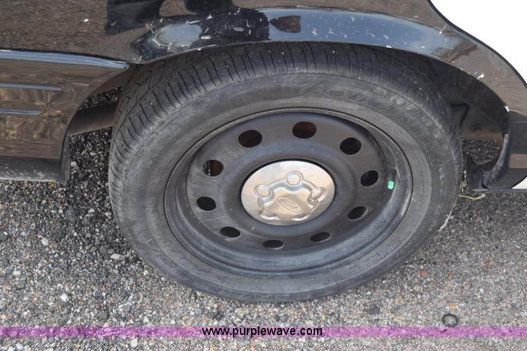 image for item L3770 2009 Ford Crown Victoria Police Interceptor