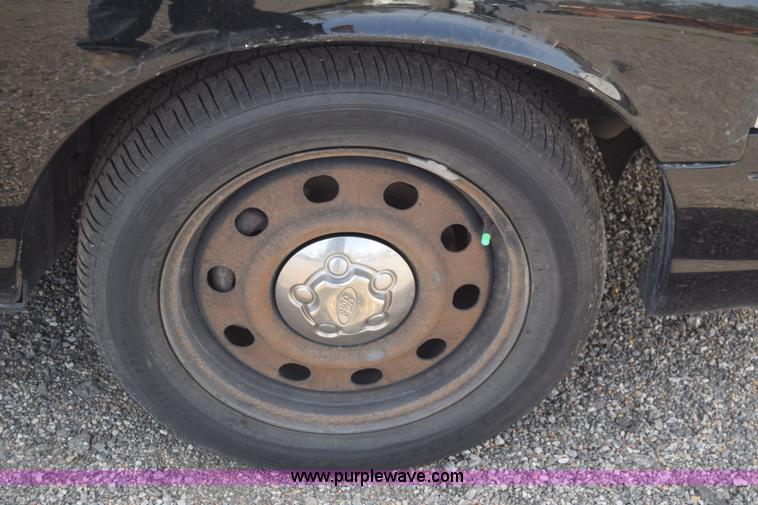 image for item L3770 2009 Ford Crown Victoria Police Interceptor