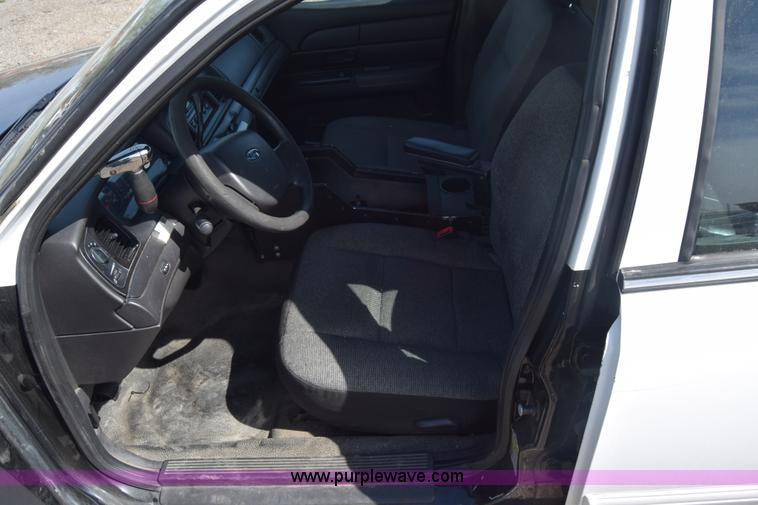 image for item L3771 2010 Ford Crown Victoria Police Interceptor