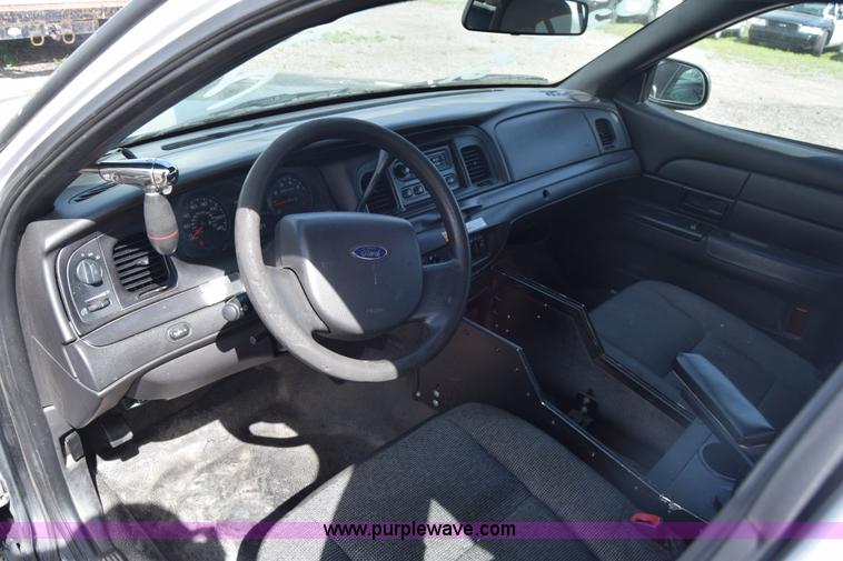 image for item L3771 2010 Ford Crown Victoria Police Interceptor