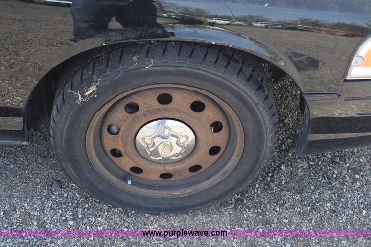 image for item L3771 2010 Ford Crown Victoria Police Interceptor