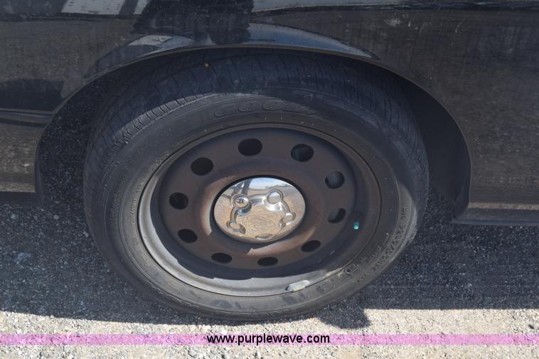 image for item L3775 2010 Ford Crown Victoria Police Interceptor