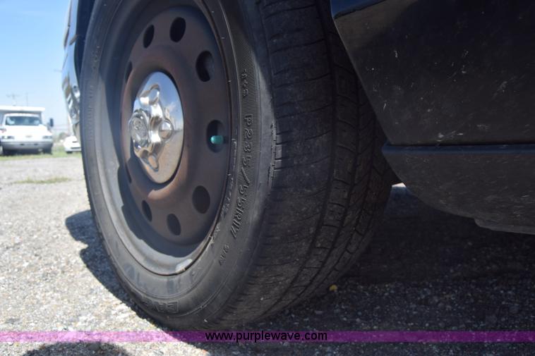 image for item L3775 2010 Ford Crown Victoria Police Interceptor