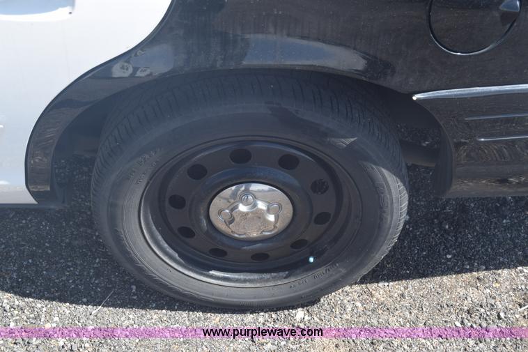 image for item L3775 2010 Ford Crown Victoria Police Interceptor