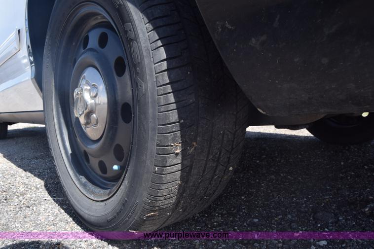 image for item L3775 2010 Ford Crown Victoria Police Interceptor