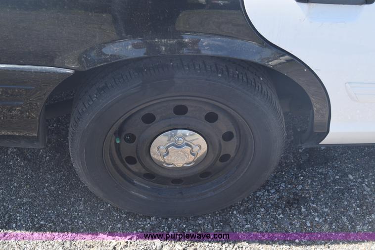 image for item L3775 2010 Ford Crown Victoria Police Interceptor