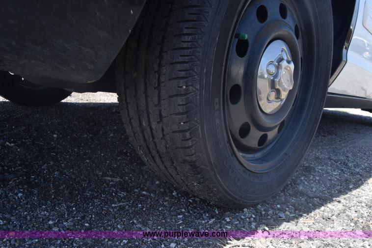 image for item L3775 2010 Ford Crown Victoria Police Interceptor