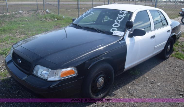 image for item L3776 2011 Ford Crown Victoria Police Interceptor