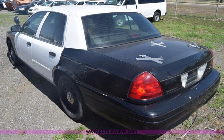 image for item L3776 2011 Ford Crown Victoria Police Interceptor