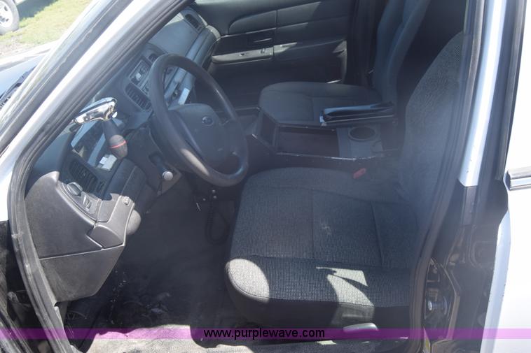 image for item L3776 2011 Ford Crown Victoria Police Interceptor