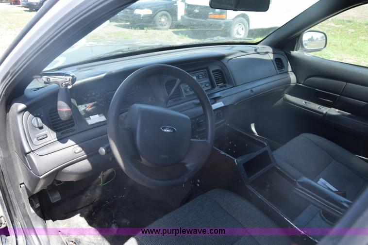 image for item L3776 2011 Ford Crown Victoria Police Interceptor