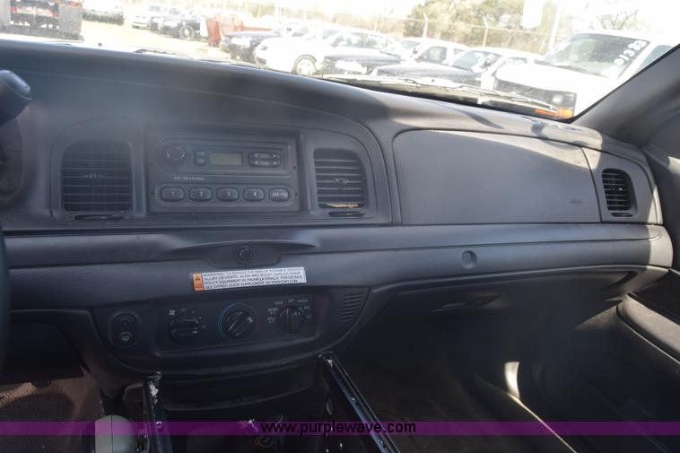 image for item L3776 2011 Ford Crown Victoria Police Interceptor