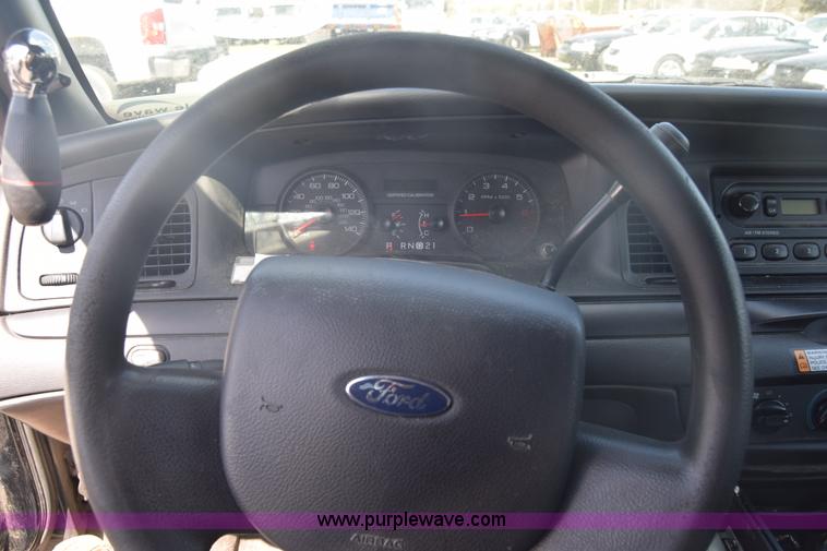 image for item L3776 2011 Ford Crown Victoria Police Interceptor