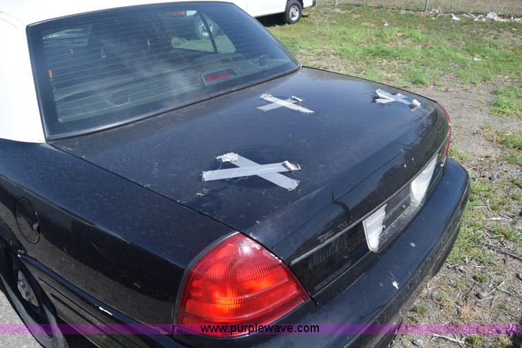 image for item L3776 2011 Ford Crown Victoria Police Interceptor