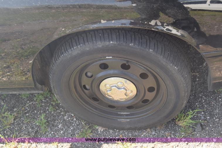 image for item L3776 2011 Ford Crown Victoria Police Interceptor