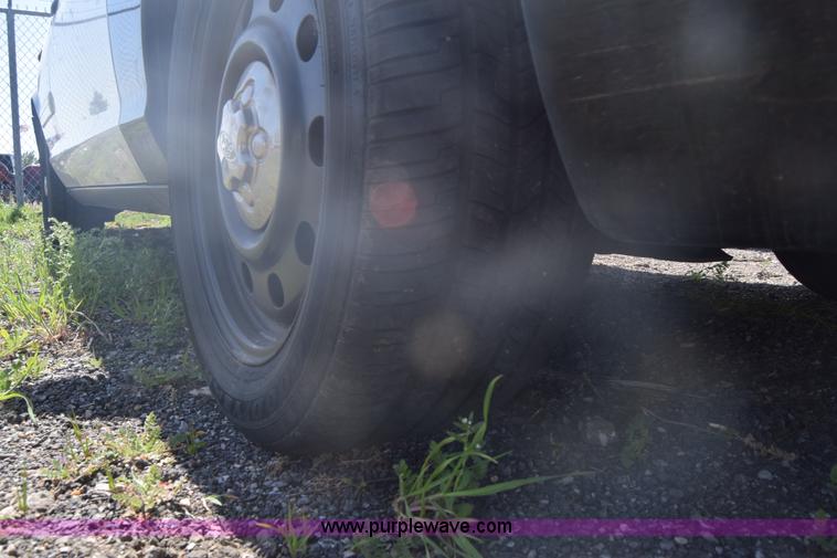 image for item L3776 2011 Ford Crown Victoria Police Interceptor