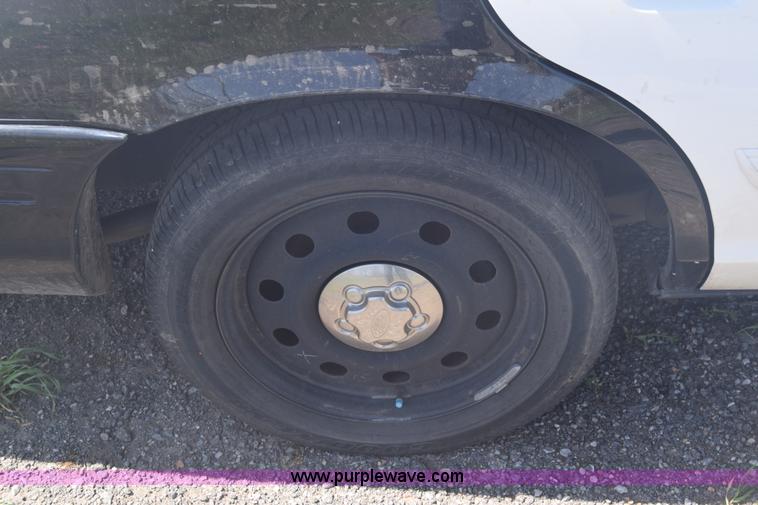 image for item L3776 2011 Ford Crown Victoria Police Interceptor