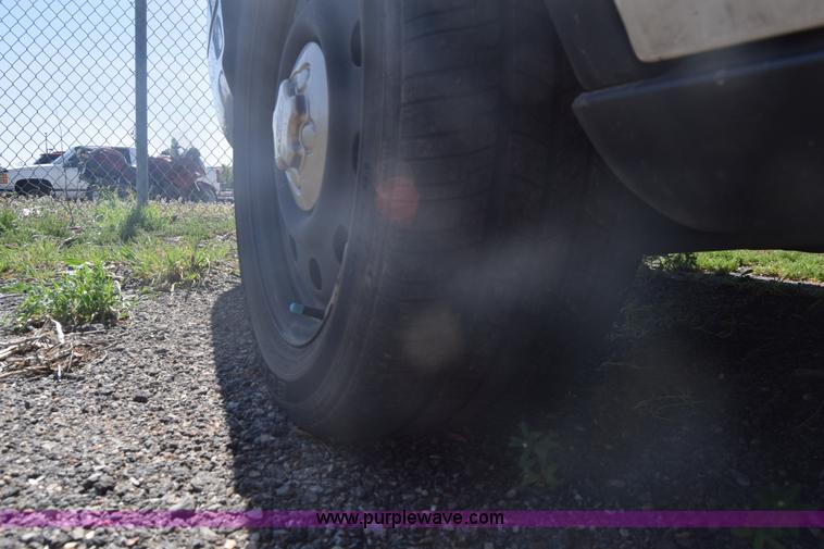 image for item L3776 2011 Ford Crown Victoria Police Interceptor