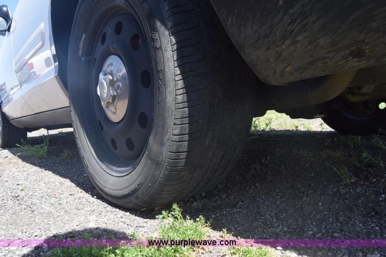 image for item L3776 2011 Ford Crown Victoria Police Interceptor