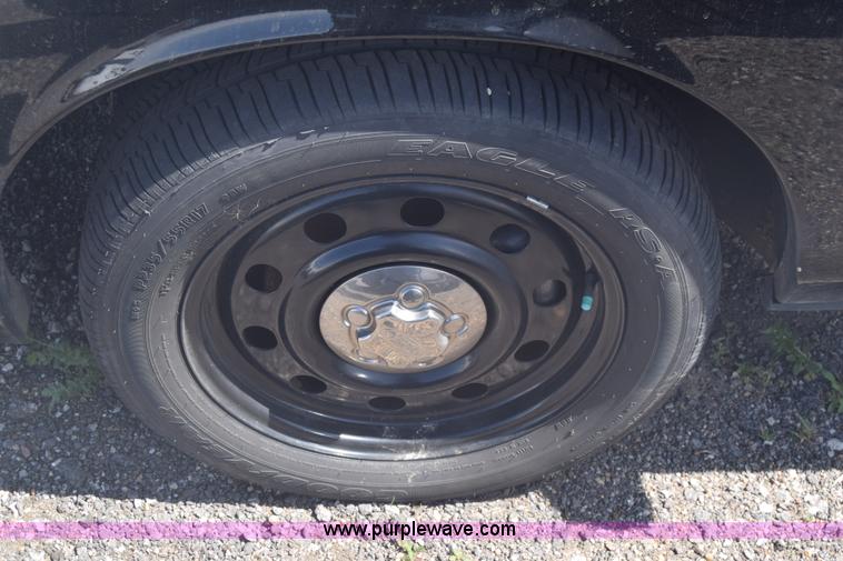 image for item L3776 2011 Ford Crown Victoria Police Interceptor