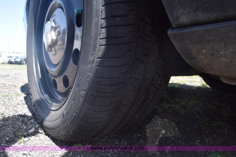 image for item L3776 2011 Ford Crown Victoria Police Interceptor