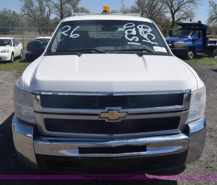 image for item L3777 2007 Chevrolet Silverado 2500HD Crew Cab pickup truck