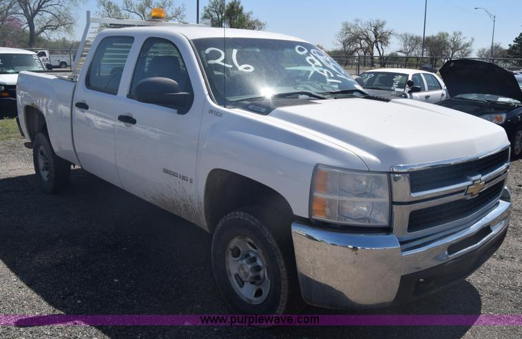 image for item L3777 2007 Chevrolet Silverado 2500HD Crew Cab pickup truck