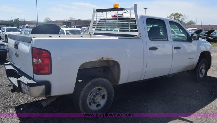 image for item L3777 2007 Chevrolet Silverado 2500HD Crew Cab pickup truck