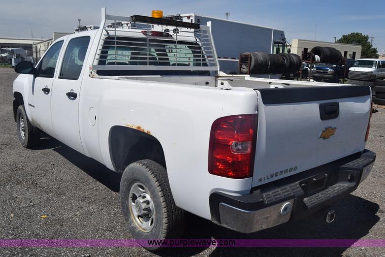 image for item L3777 2007 Chevrolet Silverado 2500HD Crew Cab pickup truck