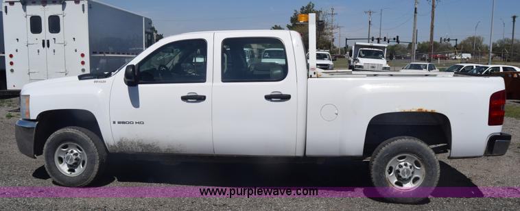 image for item L3777 2007 Chevrolet Silverado 2500HD Crew Cab pickup truck