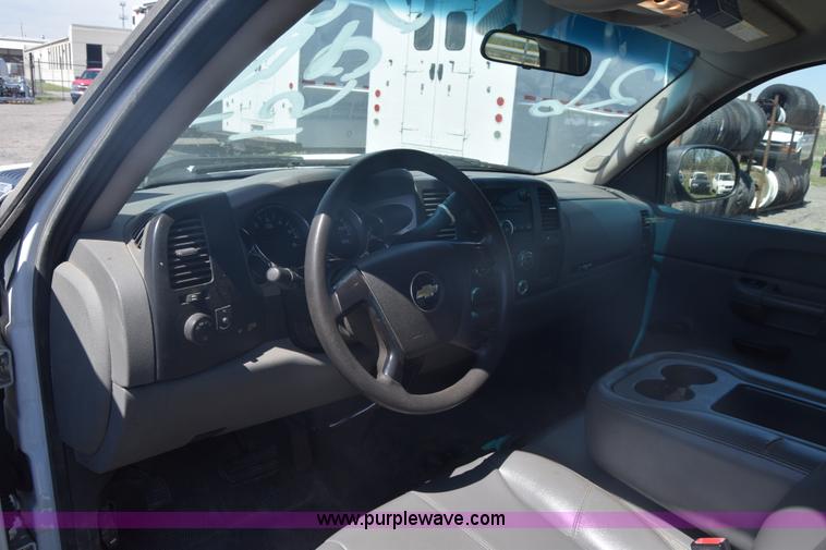 image for item L3777 2007 Chevrolet Silverado 2500HD Crew Cab pickup truck