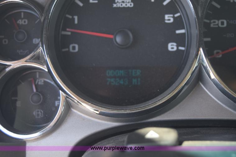 image for item L3777 2007 Chevrolet Silverado 2500HD Crew Cab pickup truck