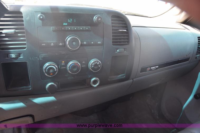 image for item L3777 2007 Chevrolet Silverado 2500HD Crew Cab pickup truck