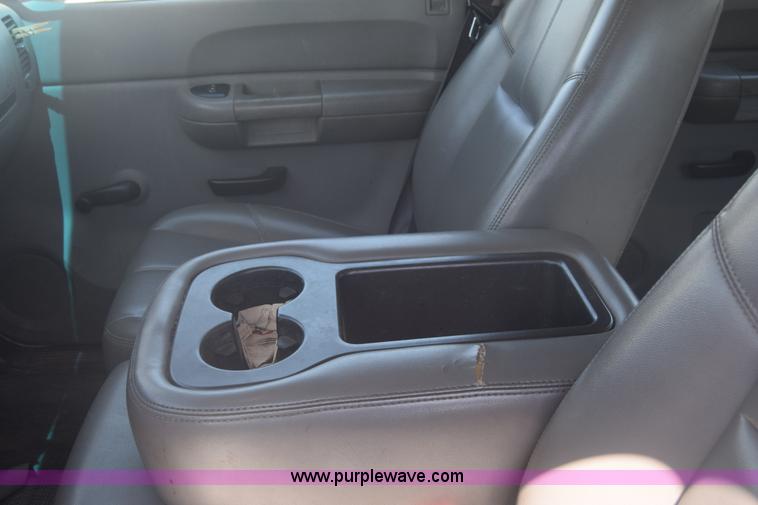 image for item L3777 2007 Chevrolet Silverado 2500HD Crew Cab pickup truck