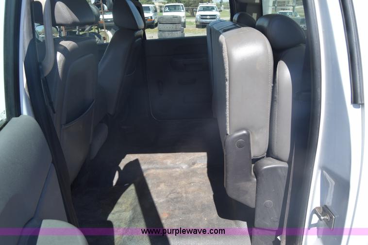 image for item L3777 2007 Chevrolet Silverado 2500HD Crew Cab pickup truck