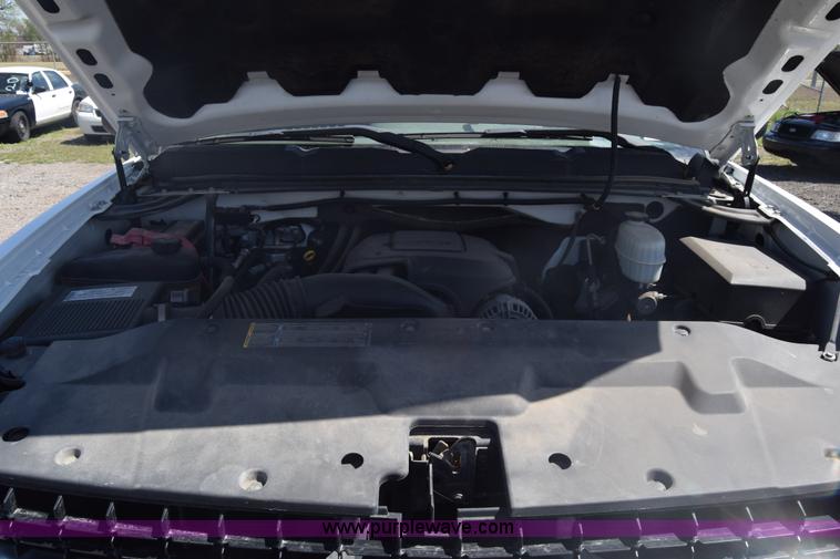 image for item L3777 2007 Chevrolet Silverado 2500HD Crew Cab pickup truck